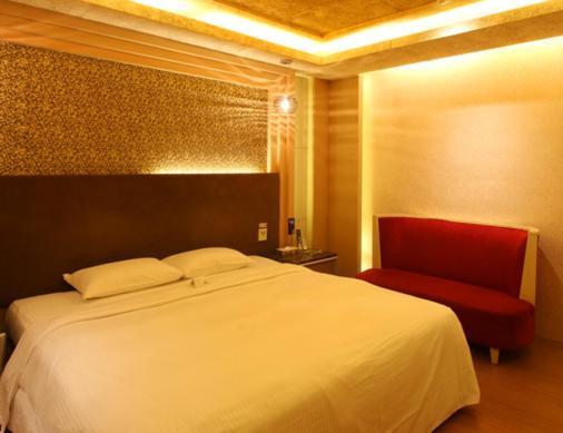 R7 Hotel Kaohsiung Exteriör bild