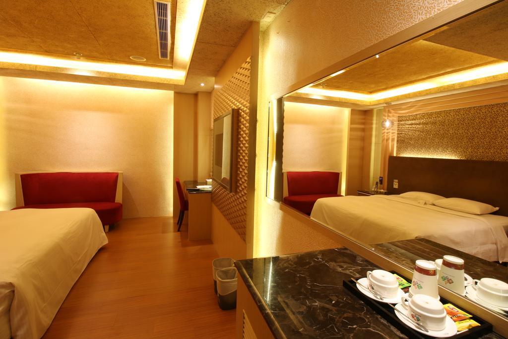 R7 Hotel Kaohsiung Exteriör bild