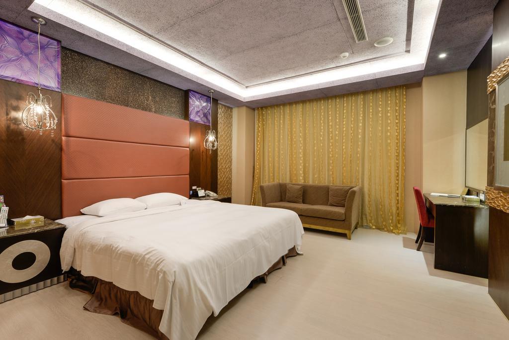 R7 Hotel Kaohsiung Rum bild