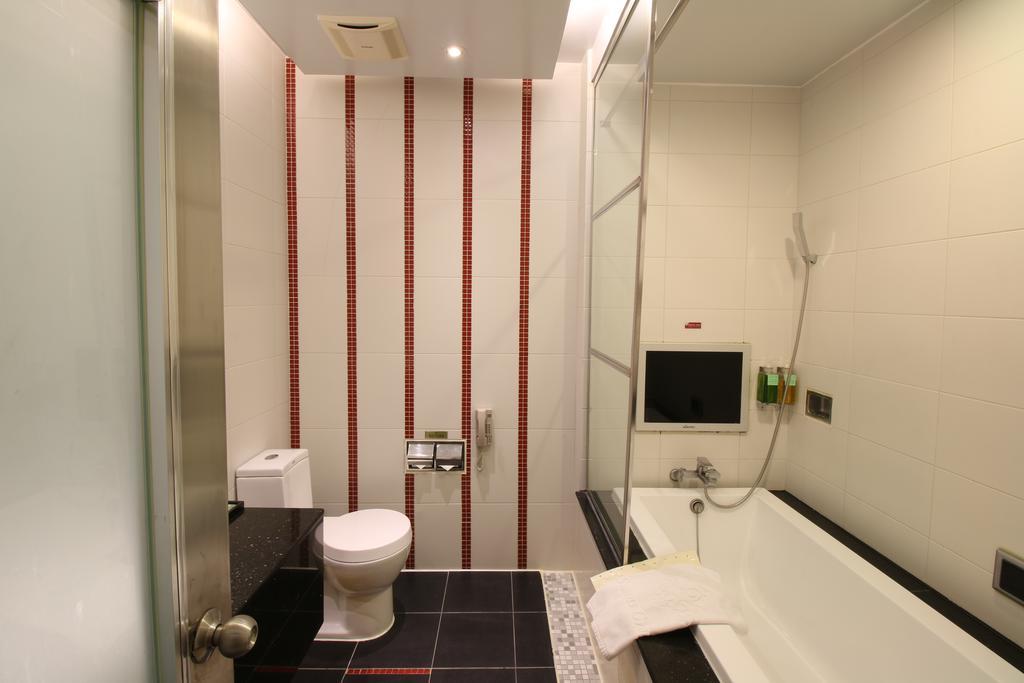 R7 Hotel Kaohsiung Exteriör bild