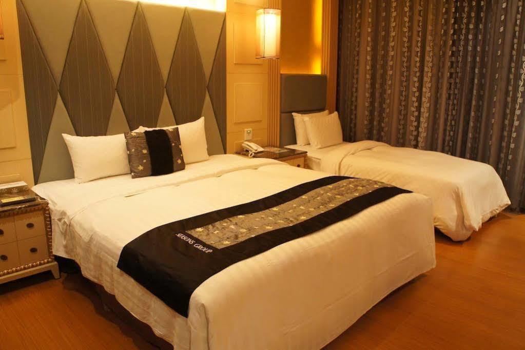R7 Hotel Kaohsiung Exteriör bild