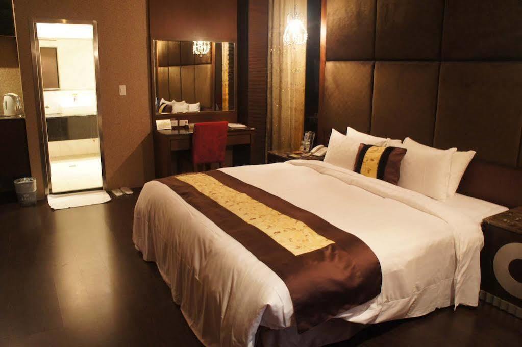 R7 Hotel Kaohsiung Exteriör bild