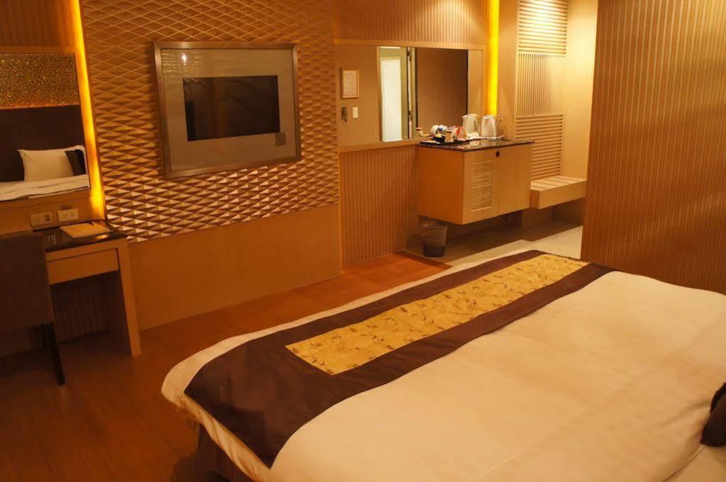R7 Hotel Kaohsiung Exteriör bild